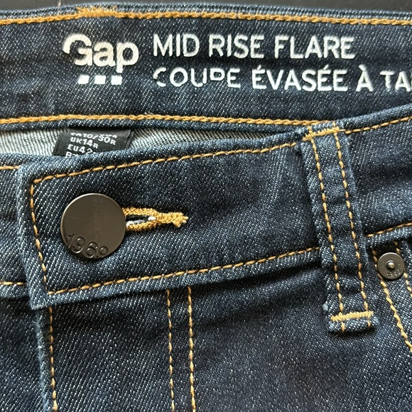 Gap Mid-rise Flare Jeans - Picture 3 of 7